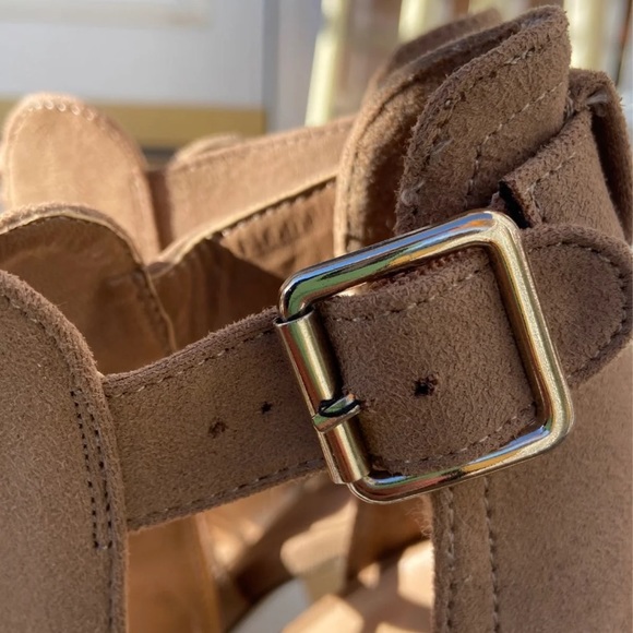 ✨NWT✨ Call it spring suede gladiator heeled sandals - Picture 3 of 5